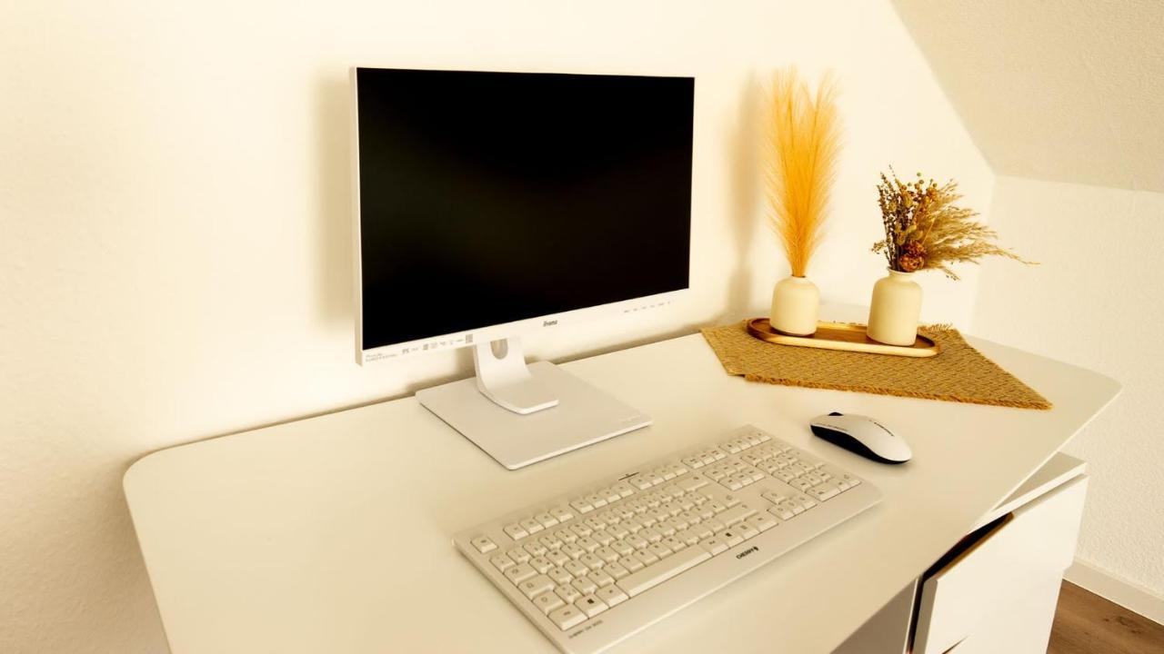 3,5-Zimmer Inkl Arbeitsplatz, Wlan & Free Netflix, Amazon-Free Parken Vollausgestattete Wohnung, 24H Check In هام المظهر الخارجي الصورة