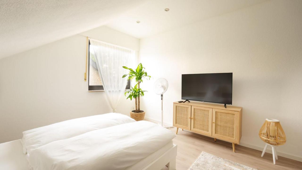 3,5-Zimmer Inkl Arbeitsplatz, Wlan & Free Netflix, Amazon-Free Parken Vollausgestattete Wohnung, 24H Check In هام المظهر الخارجي الصورة
