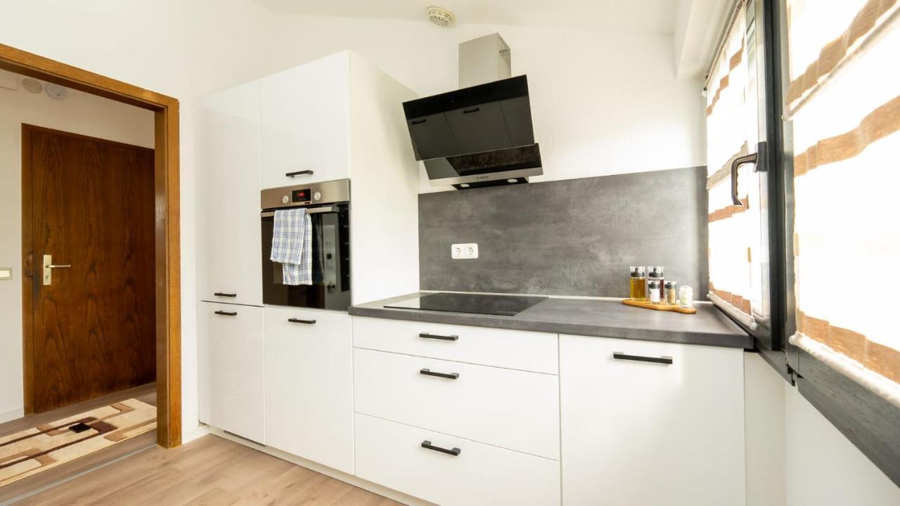 3,5-Zimmer Inkl Arbeitsplatz, Wlan & Free Netflix, Amazon-Free Parken Vollausgestattete Wohnung, 24H Check In هام المظهر الخارجي الصورة
